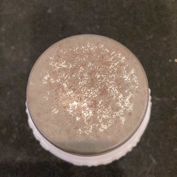 Antique milk glass jars good condition - Picture 2 of 5